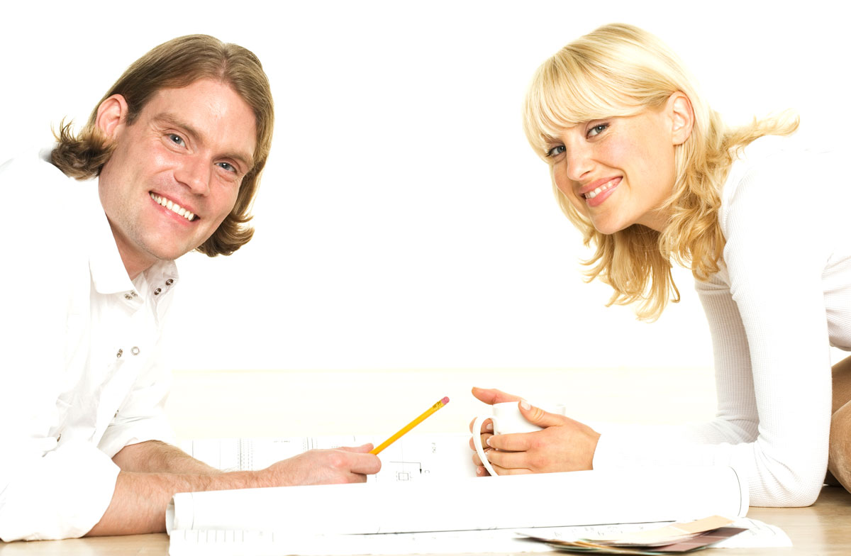 un coule avec une coupe datée, photo surexposée